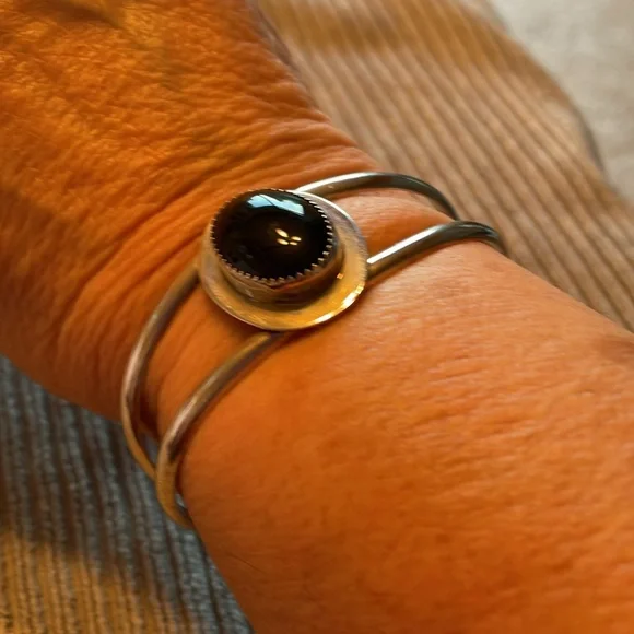 Vintage SS/Onyx Native American Cuff - Picture 2 of 5